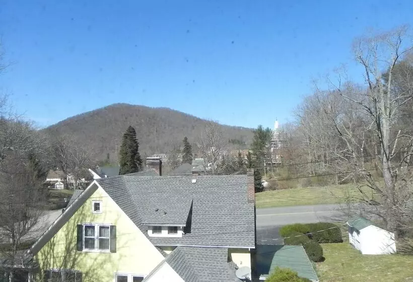 Retkeilymaja Vine Cottage Inn