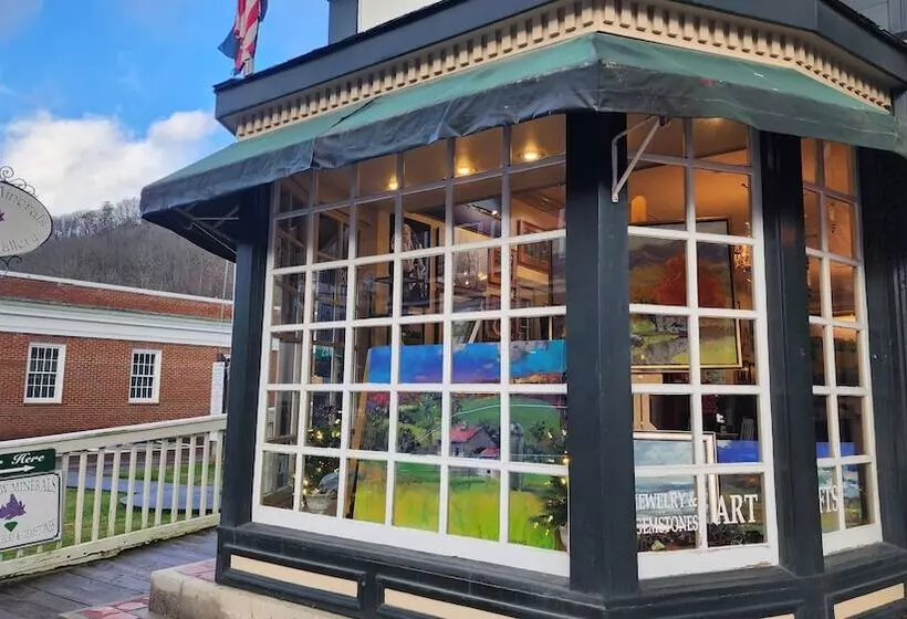 Retkeilymaja Vine Cottage Inn