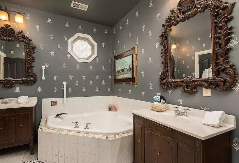 ベッドアンドブレックファースト Montgomery Inn Bnb