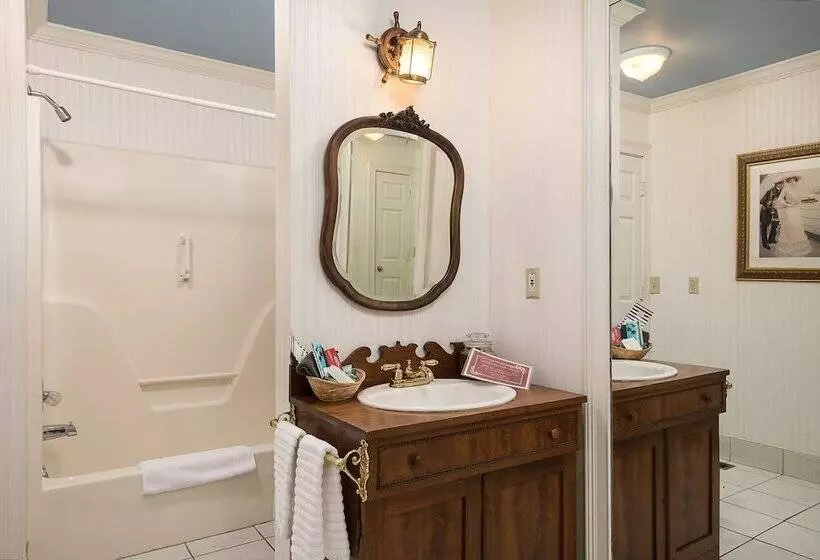 ベッドアンドブレックファースト Montgomery Inn Bnb