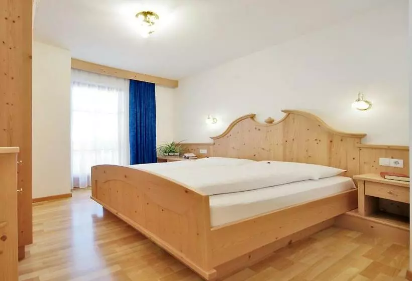 Garni Cristin & Dep Antina