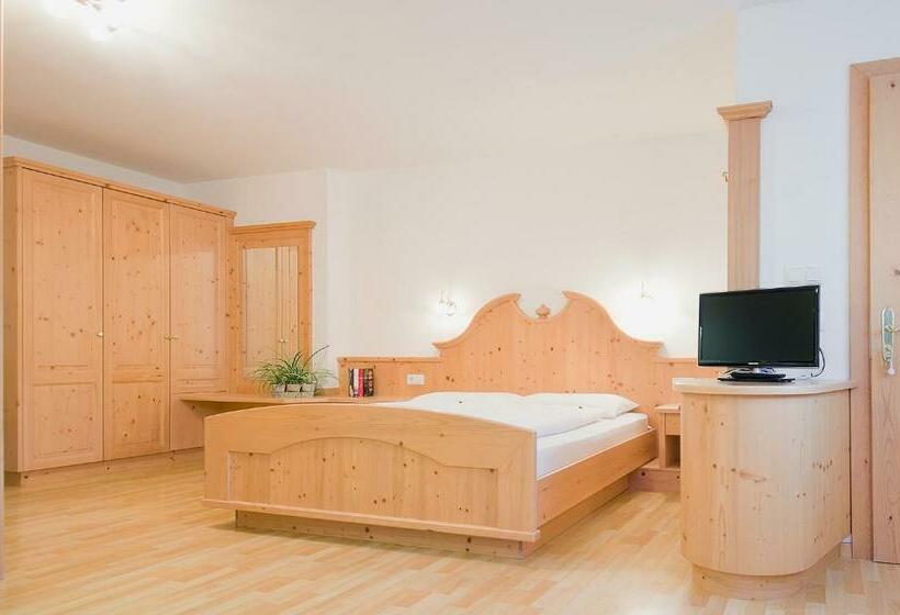 Garni Cristin & Dep Antina