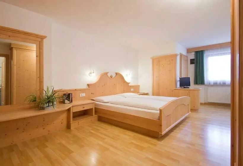 Garni Cristin & Dep Antina