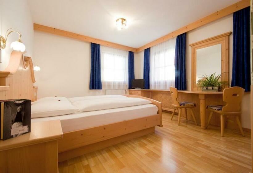 Garni Cristin & Dep Antina