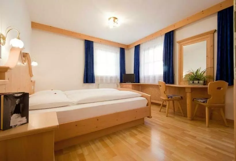 Garni Cristin & Dep Antina