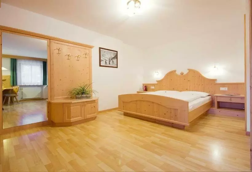 Garni Cristin & Dep Antina