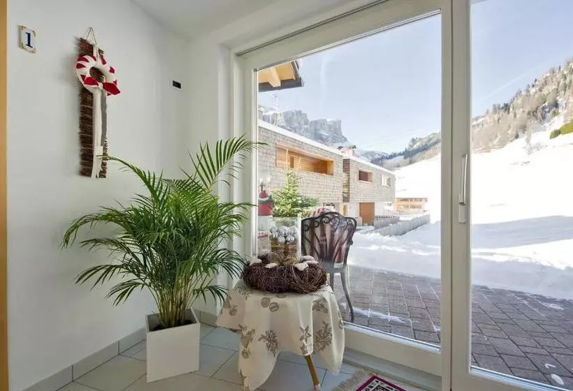 Garni Cristin & Dep Antina