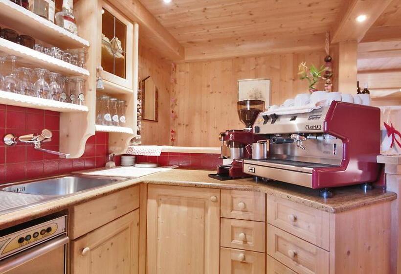 Garni Cristin & Dep Antina