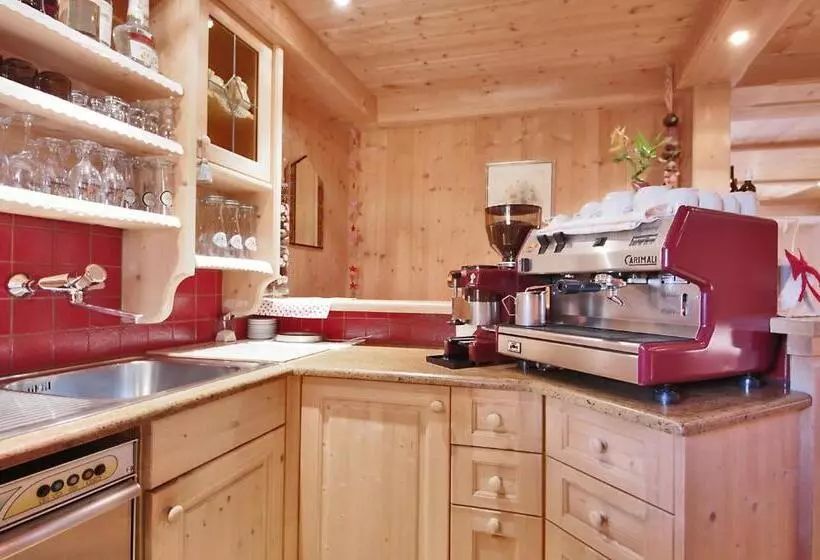 Garni Cristin & Dep Antina