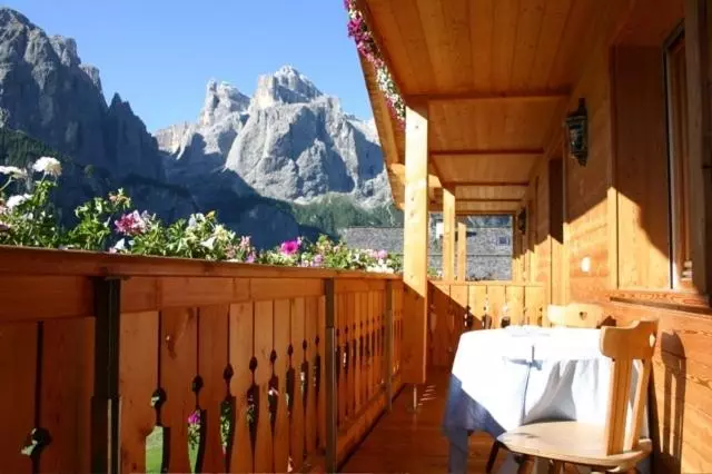 Garni Cristin & Dep Antina