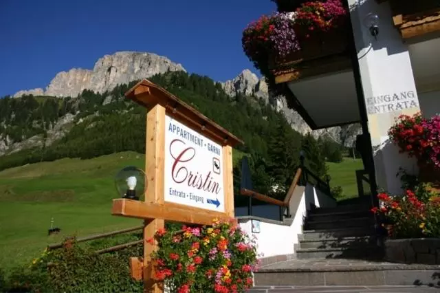 Garni Cristin & Dep Antina