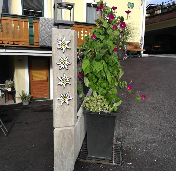 پانسیون Haus Ortsblick