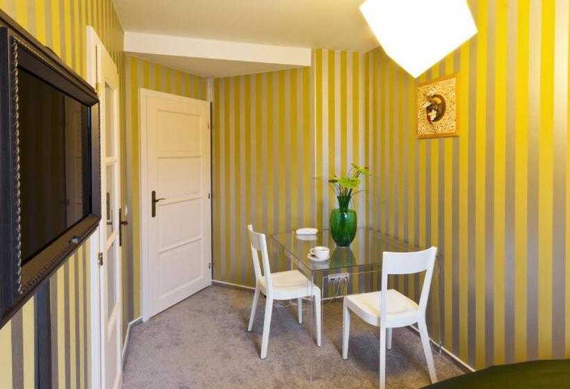 פנסיון Residence Arx & Wellness