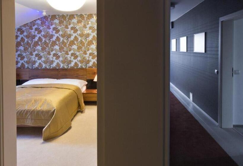 פנסיון Residence Arx & Wellness