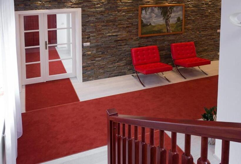 פנסיון Residence Arx & Wellness