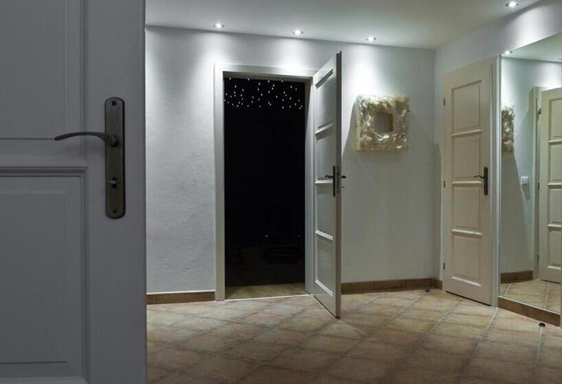 פנסיון Residence Arx & Wellness