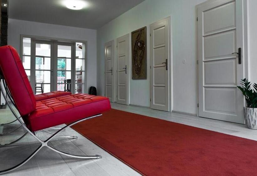 פנסיון Residence Arx & Wellness