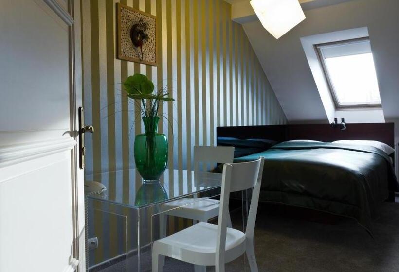 פנסיון Residence Arx & Wellness