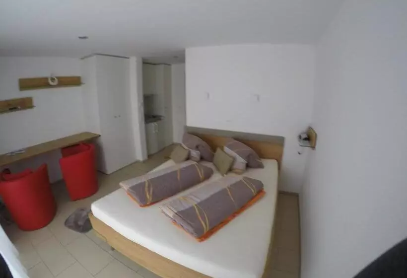 Majatalo Ustria / Pensiun Trutg