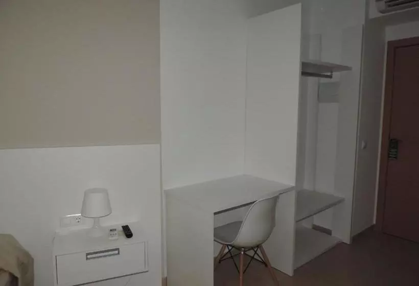 پانسیون Hostal La Placeta