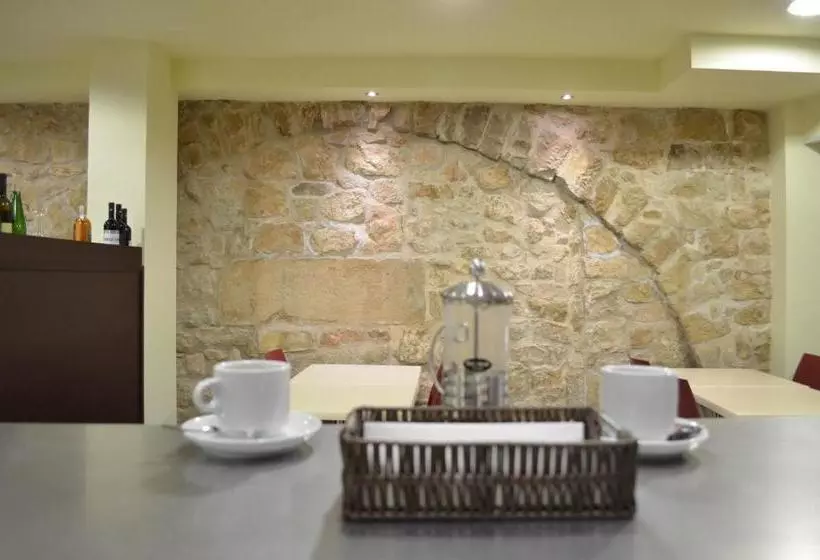 پانسیون Hostal La Placeta