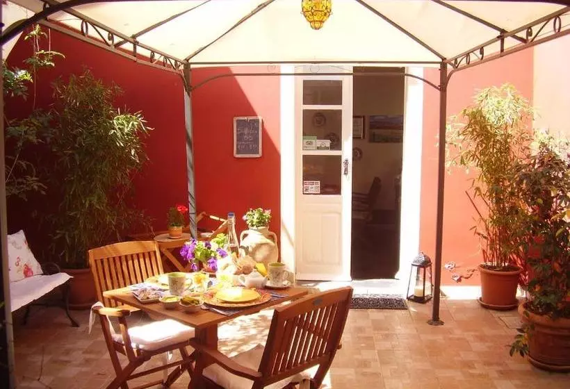 پانسیون S Attobiu B&b And Guest Houses