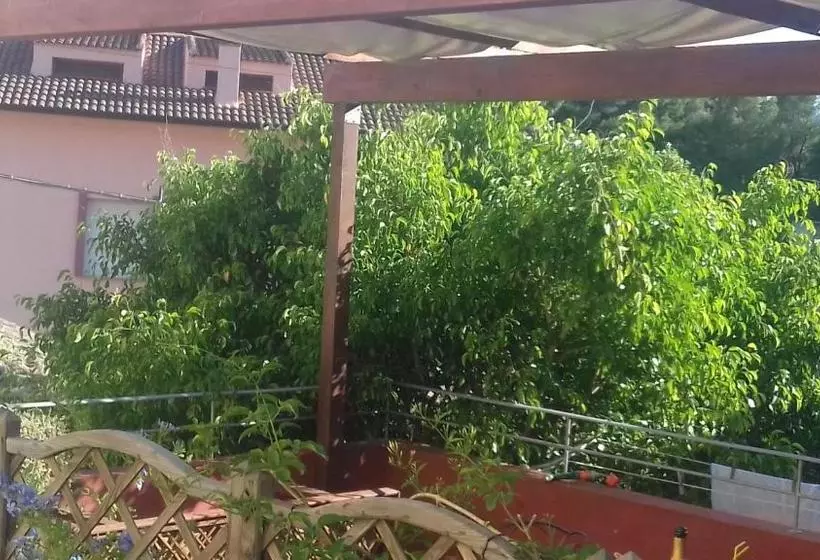 پانسیون S Attobiu B&b And Guest Houses