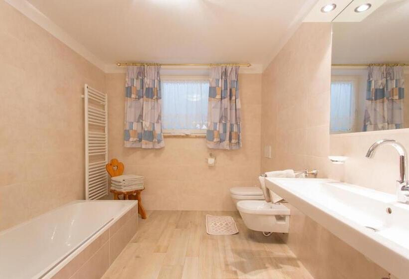 Residence Obermoarhof   Comfortable Apartments For Families, Swimmingpool, Playing Grounds, Almencar