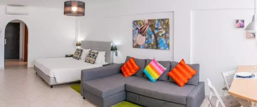 ペンション Estudios Salinas   Fuseta