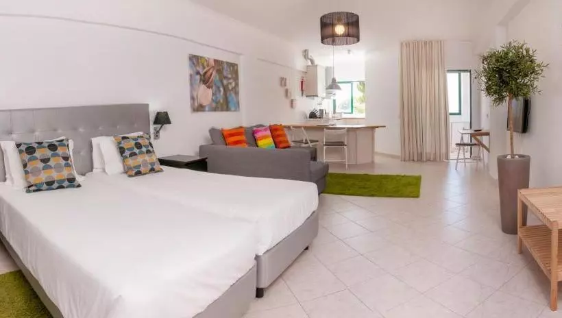 ペンション Estudios Salinas   Fuseta