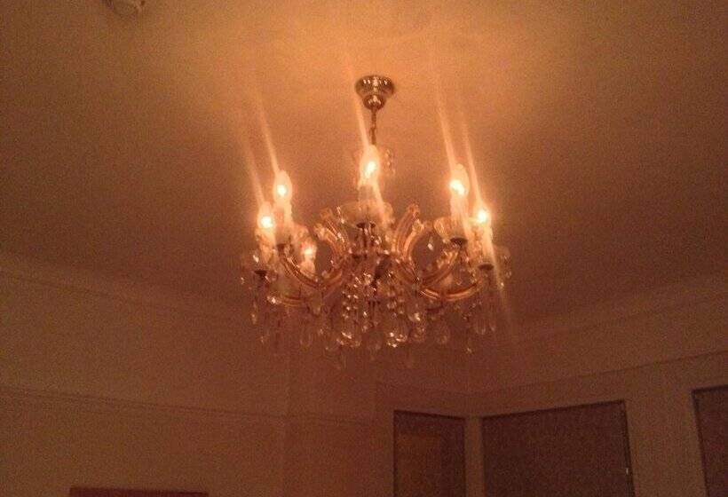 بنسيون Malvern Lodge Guest House  Close To Beach, Train Station & Southend Airport