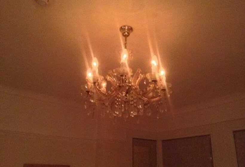 Majatalo Malvern Lodge Guest House  Close To Beach, Train Station & Southend Airport