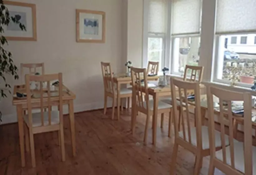 Majatalo Malvern Lodge Guest House  Close To Beach, Train Station & Southend Airport