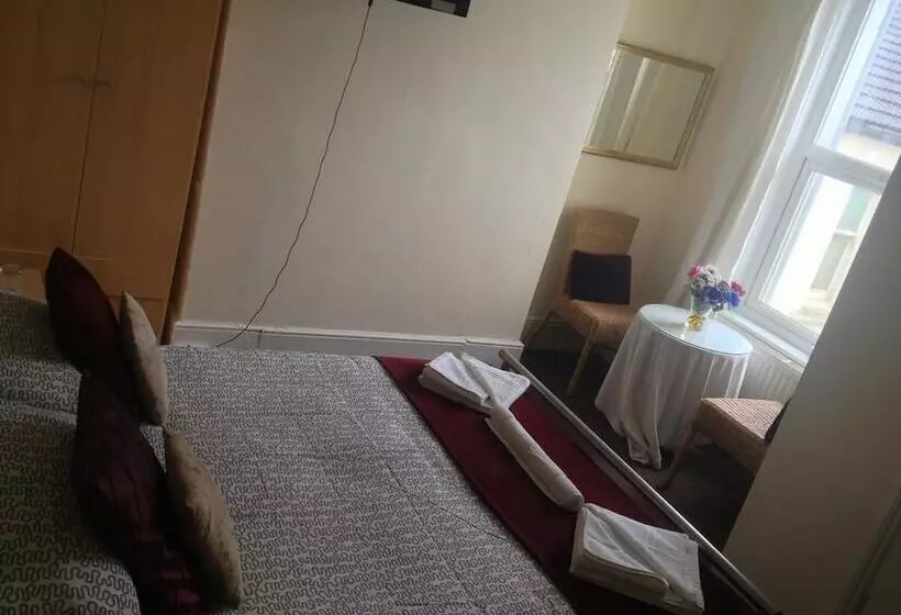 Majatalo Malvern Lodge Guest House  Close To Beach, Train Station & Southend Airport