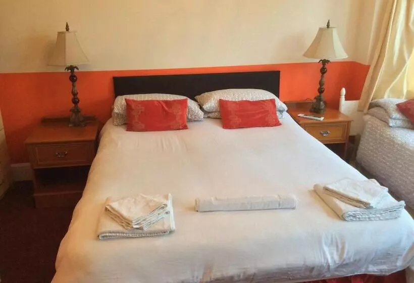 Majatalo Malvern Lodge Guest House  Close To Beach, Train Station & Southend Airport