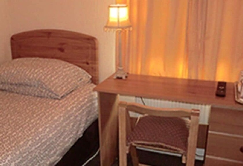 بنسيون Malvern Lodge Guest House  Close To Beach, Train Station & Southend Airport