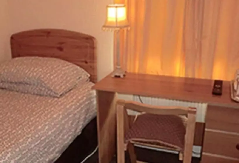 Majatalo Malvern Lodge Guest House  Close To Beach, Train Station & Southend Airport