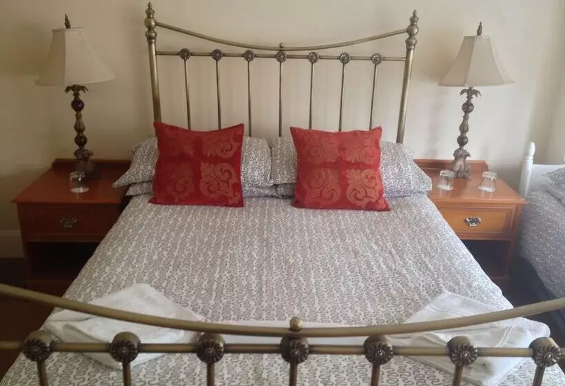 Majatalo Malvern Lodge Guest House  Close To Beach, Train Station & Southend Airport