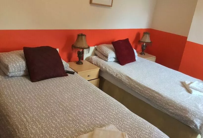 Majatalo Malvern Lodge Guest House  Close To Beach, Train Station & Southend Airport