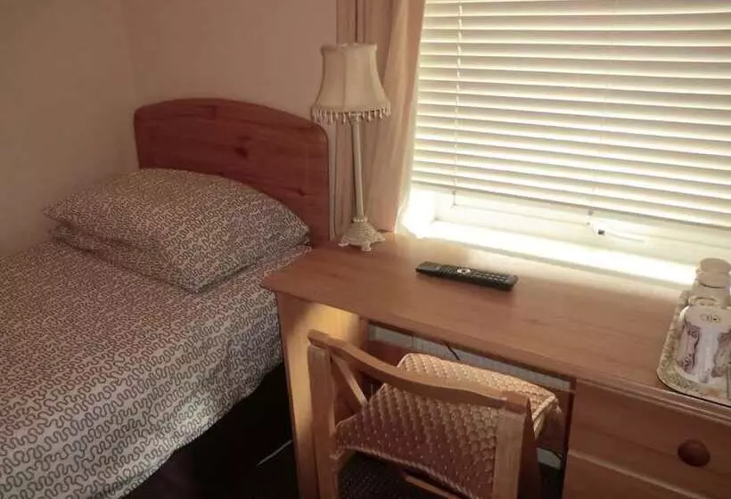 Majatalo Malvern Lodge Guest House  Close To Beach, Train Station & Southend Airport