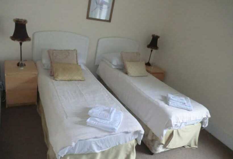 بنسيون Malvern Lodge Guest House  Close To Beach, Train Station & Southend Airport