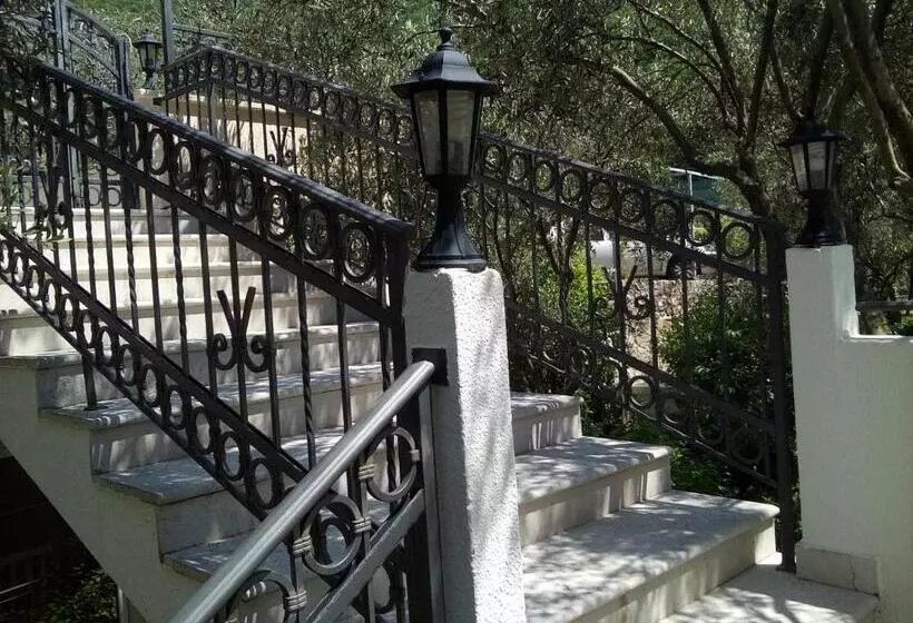 پانسیون Oaza Guest House