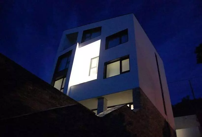 ペンション Hostal Tres Campanas