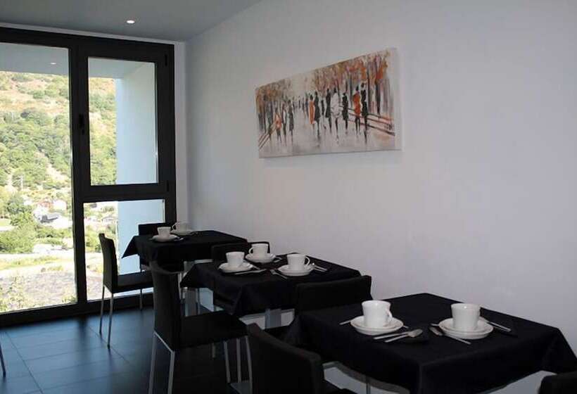 ペンション Hostal Tres Campanas