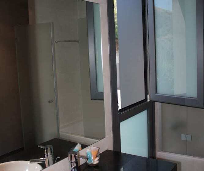 ペンション Hostal Tres Campanas