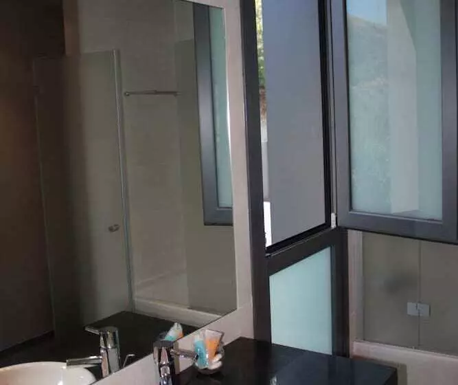 ペンション Hostal Tres Campanas