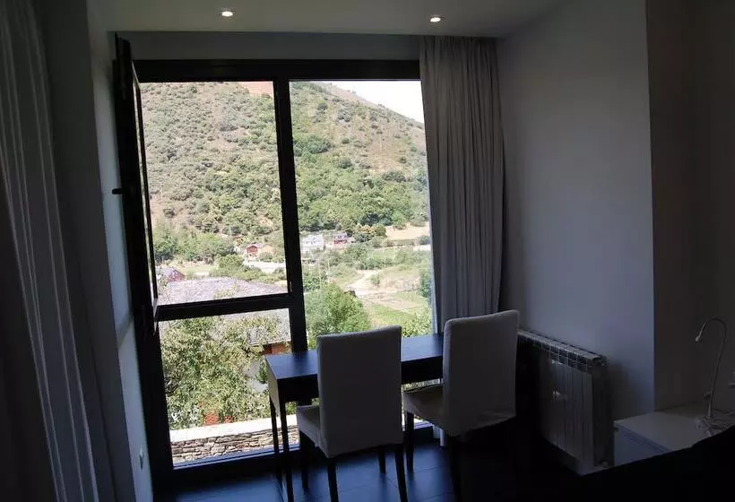 ペンション Hostal Tres Campanas