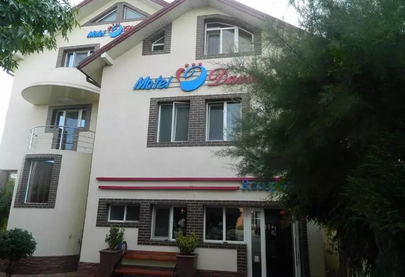 ペンション Motel Davios