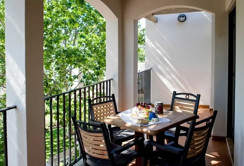 La Coma Green Apartments