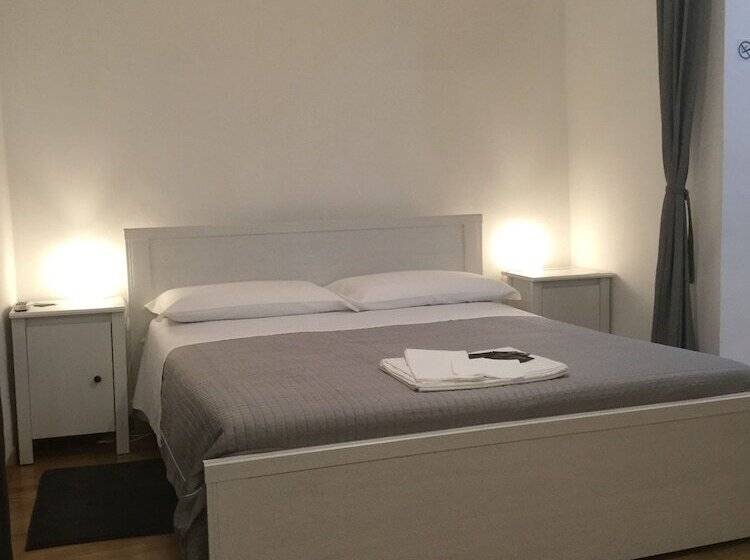 بنسيون La Piazzetta B&b Mini Appartamento Con Ingresso Indipendente